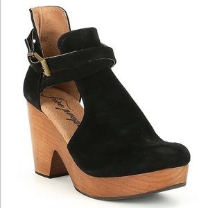 Free People Black suede Cedar Clog size 38.5